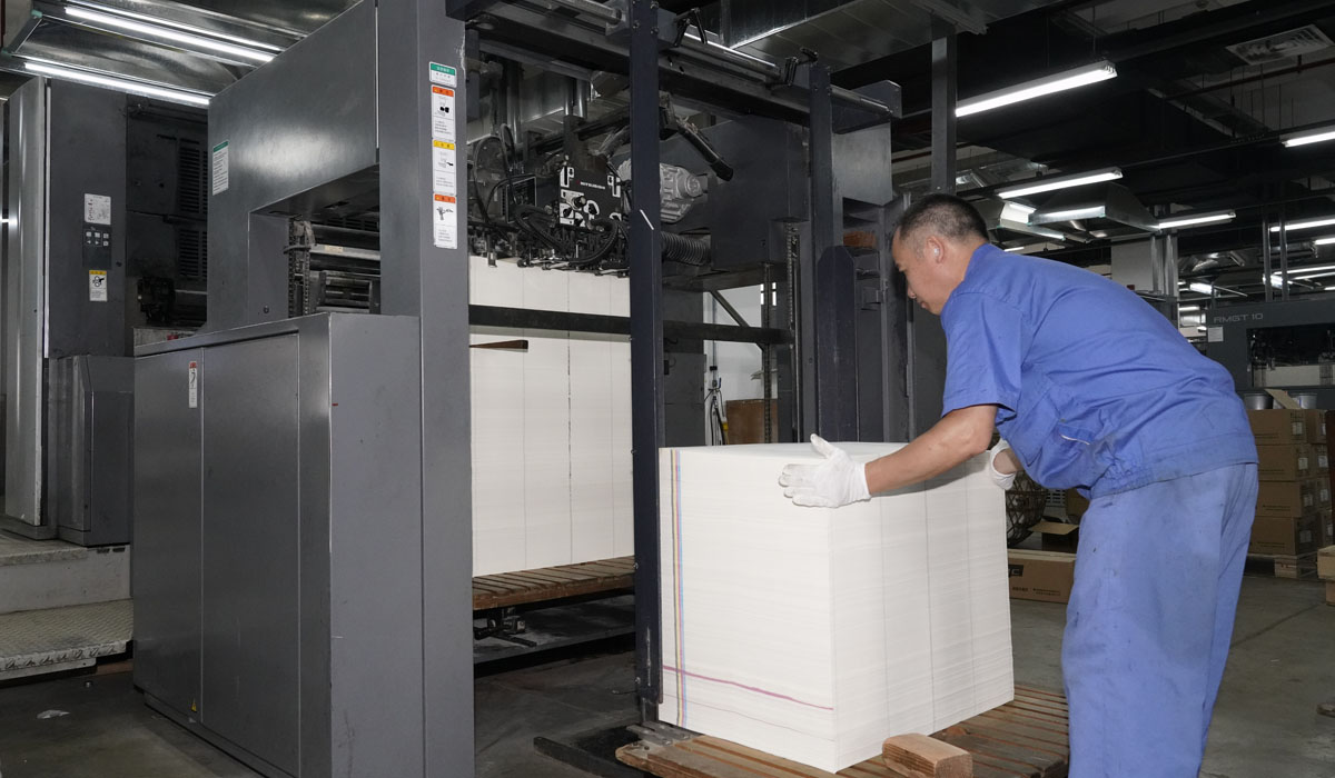 三菱(ling)對開(kai)四色(se)膠印(yin)機