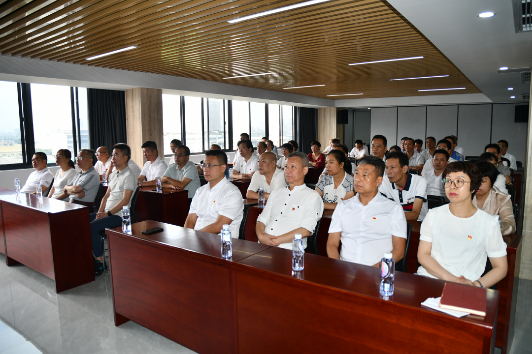 ​福建新(xin)華聯合(he)印務集(ji)團集中(zhong)收看慶(qing)祝中國(guo)共産黨(dang)成立100周(zhou)年大會(hui)直播