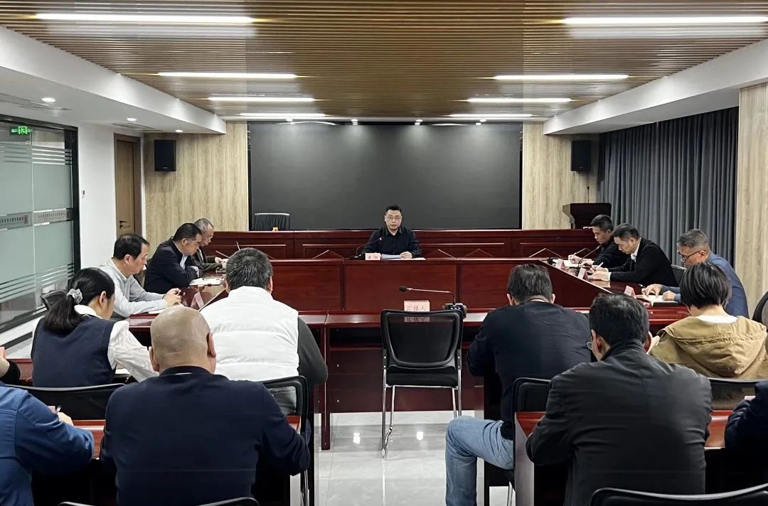 福建(jian)新華(hua)聯合(he)印務(wu)集團(tuan)專題(ti)學習(xi)貫徹(che)全省(sheng)宣傳(chuan)思想(xiang)文化(hua)工作(zuo)會議(yi)精神(shen)