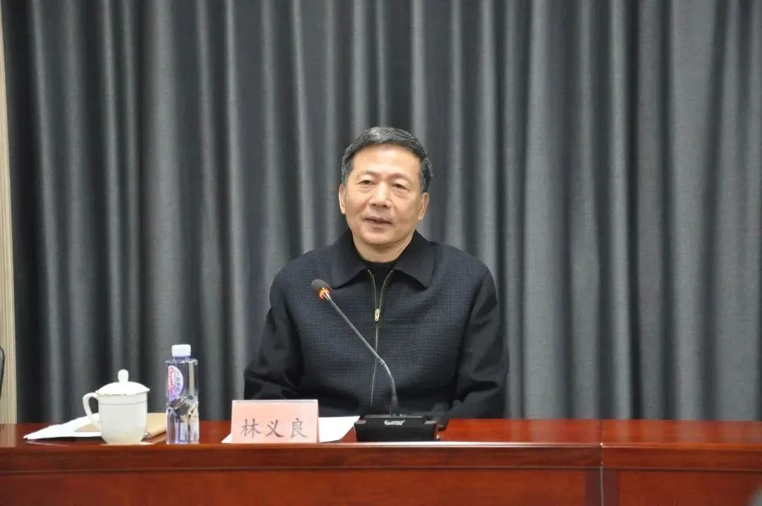 海峽(xia)出版(ban)發行(hang)集團(tuan)黨委(wei)書記(ji)、董事(shi)長林(lin)義良(liang)帶隊(dui)到印(yin)務集(ji)團開(kai)展調(diao)研