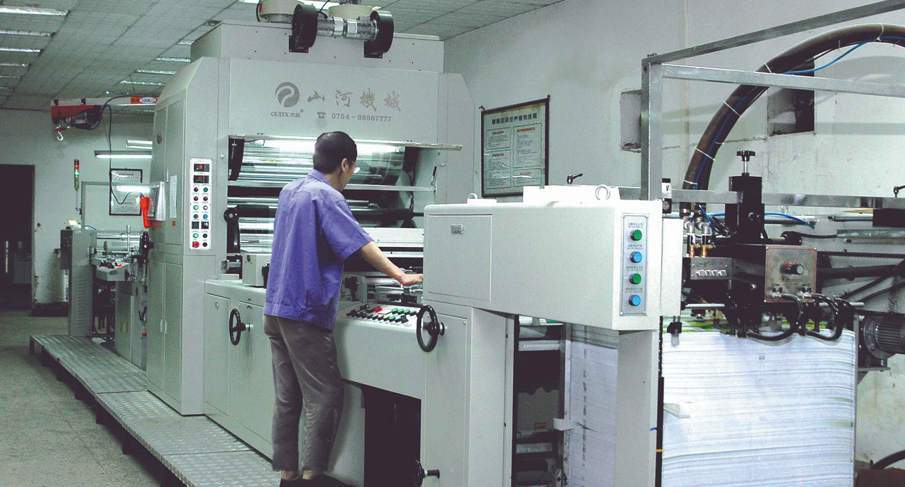 全(quan)自動(dong)複膜(mo)機