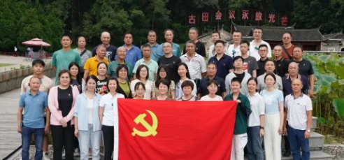 追尋(xun)紅色足(zu)迹，赓續(xu)精神血(xue)脈