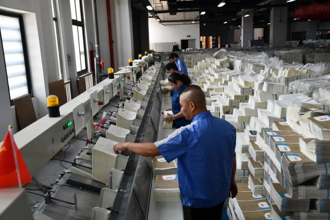 恪(ke)盡職守(shou)诠釋擔(dan)當作爲(wei) 衆志成(cheng)城隻爲(wei)“課前到(dao)書”